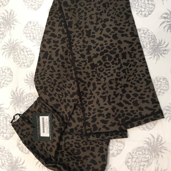 NWT  DYI Sport Moss Leopard. - Picture 2 of 9
